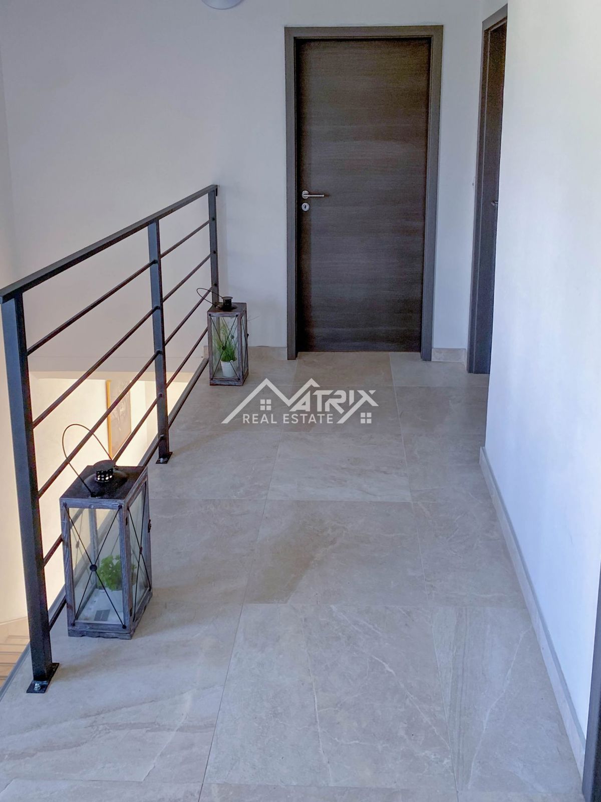 Poreč okolica, moderna hiša z bazenom in pogledom na morje