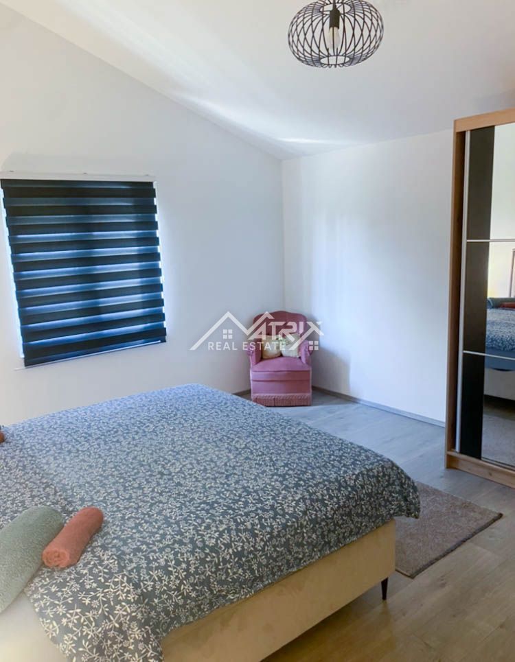 Poreč okolica, moderna hiša z bazenom in pogledom na morje