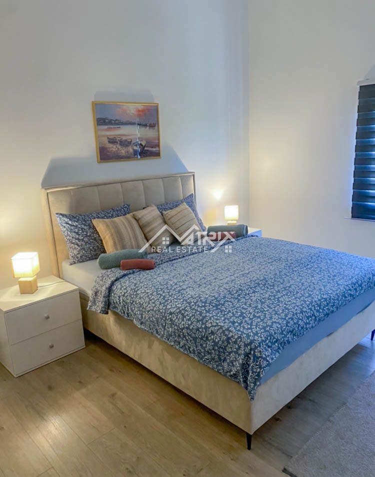 Poreč okolica, moderna hiša z bazenom in pogledom na morje