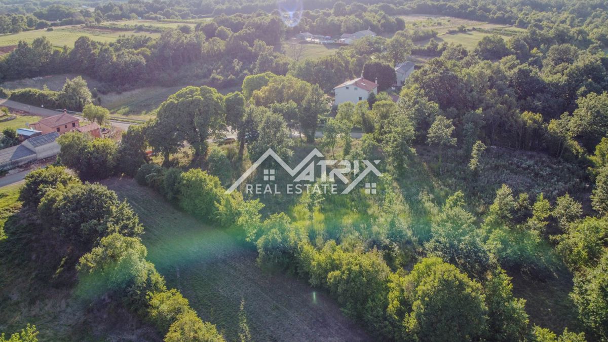 Barban okolica, zazidljivo zemljišče v mirni vasi