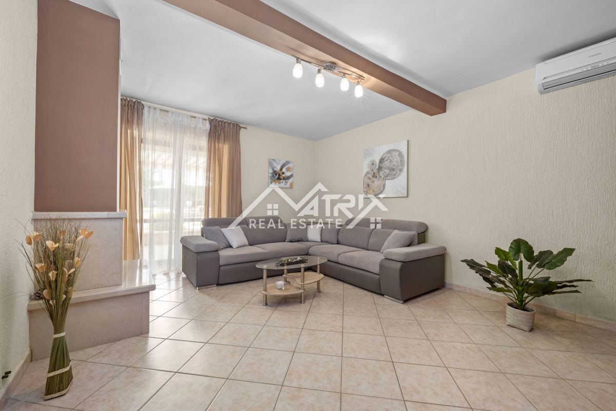 Marčana okolica, čarobna istrska hiša z bazenom