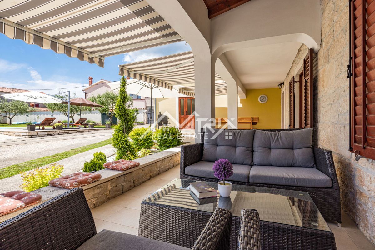 Marčana okolica, čarobna istrska hiša z bazenom