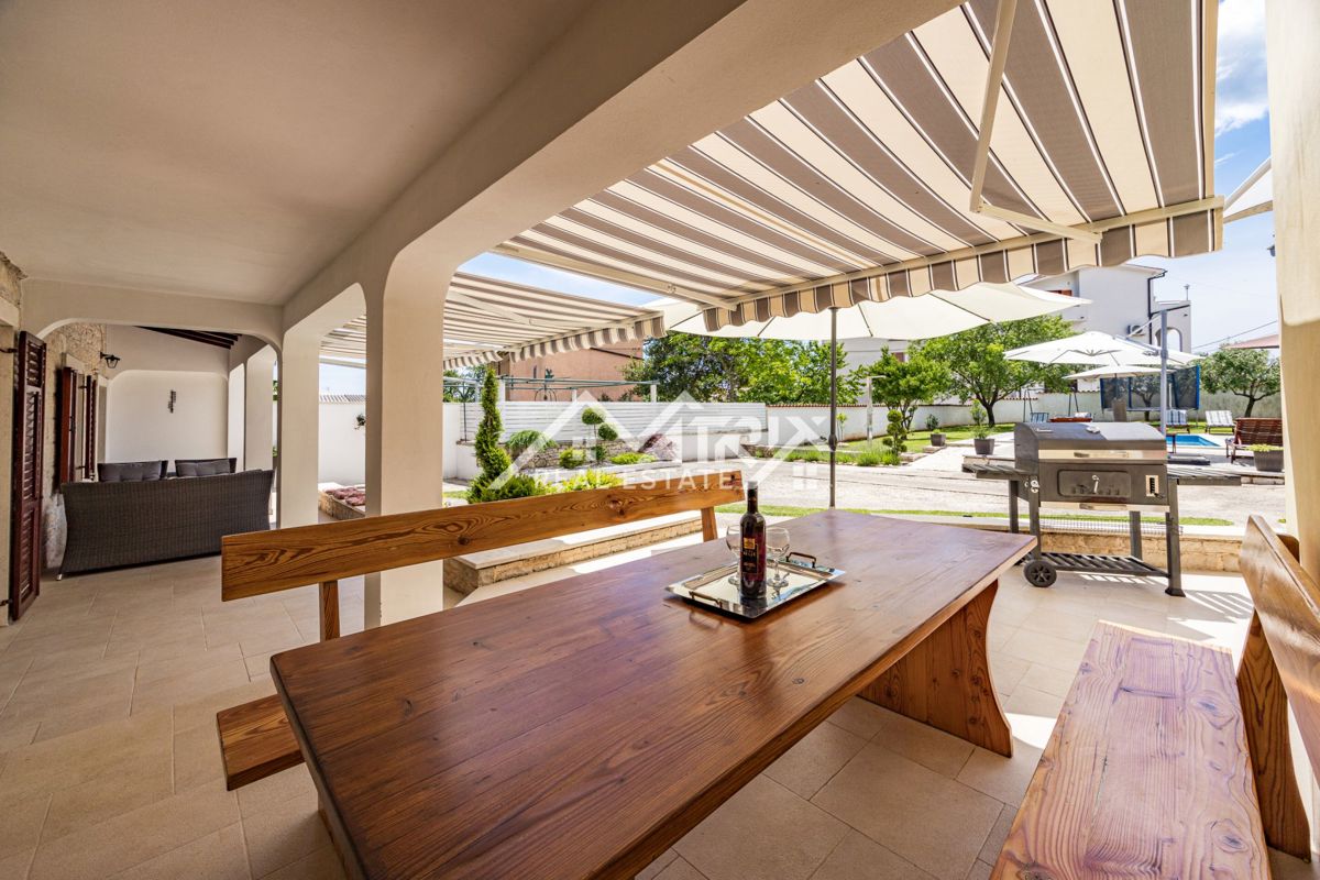 Marčana okolica, čarobna istrska hiša z bazenom