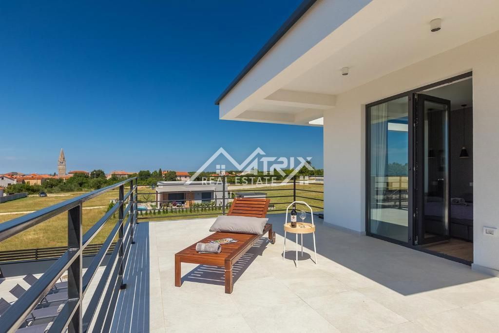 Fažana okolica, Moderna hiša z bazenom blizu morja!