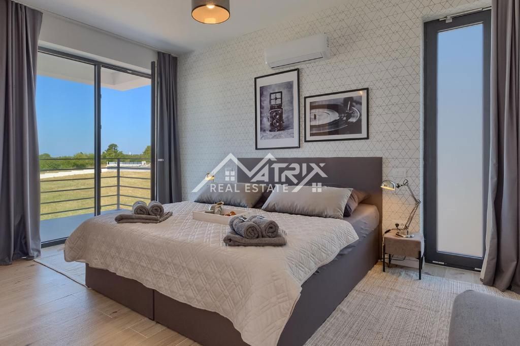 Fažana okolica, Moderna hiša z bazenom blizu morja!