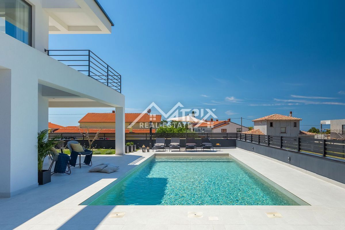 Fažana okolica, Moderna hiša z bazenom blizu morja!