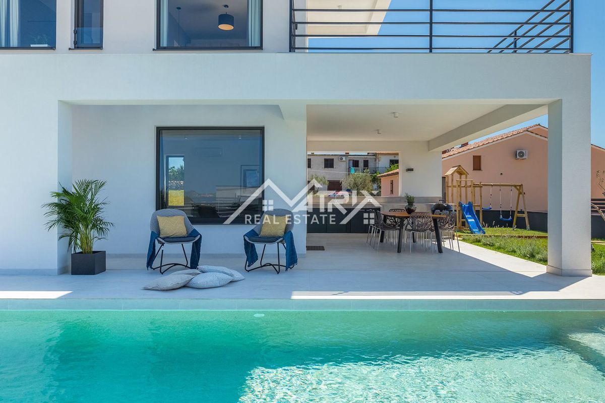 Fažana okolica, Moderna hiša z bazenom blizu morja!