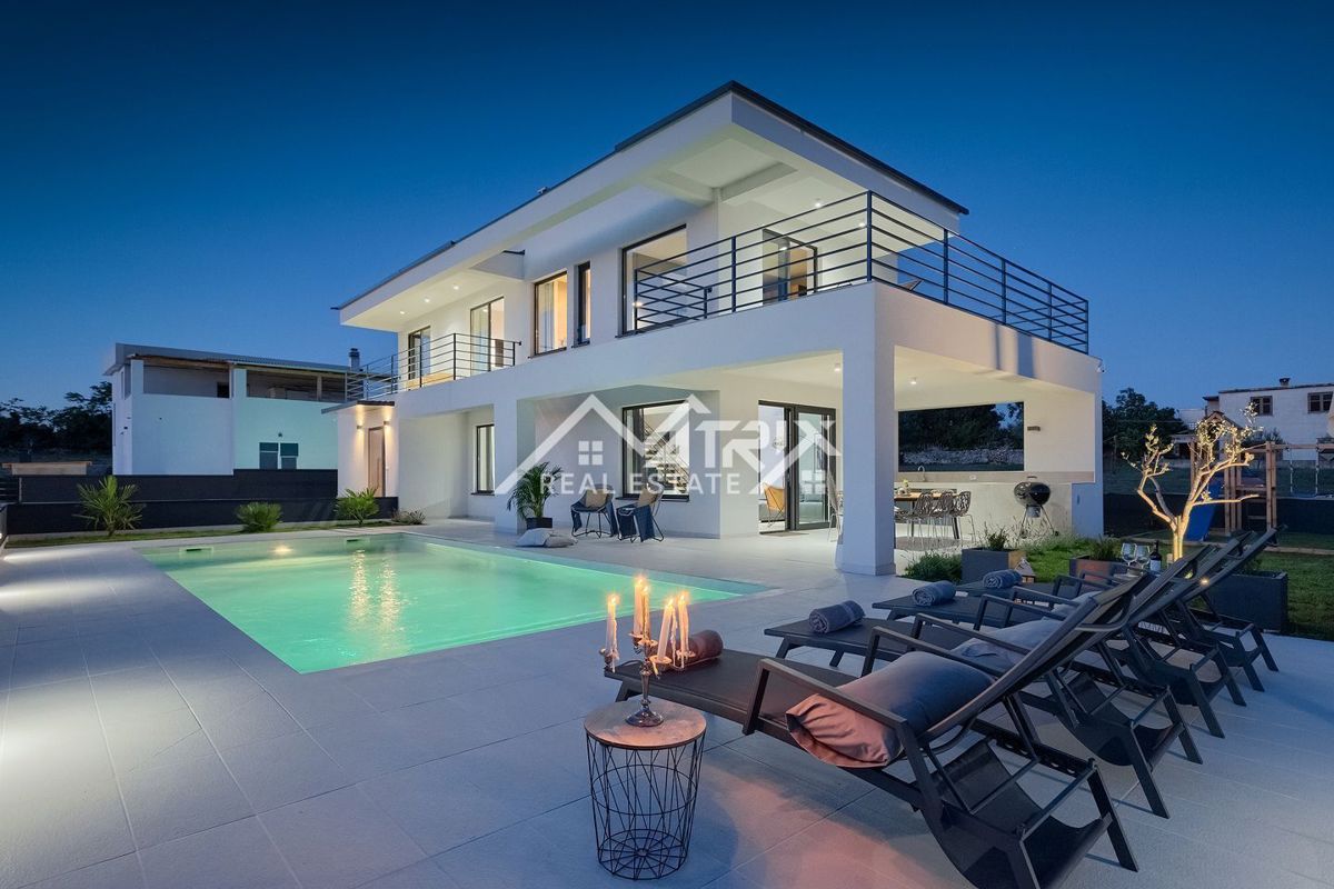 Fažana okolica, Moderna hiša z bazenom blizu morja!