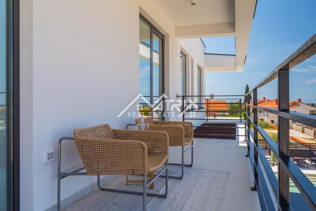 Fažana okolica, Moderna hiša z bazenom blizu morja!