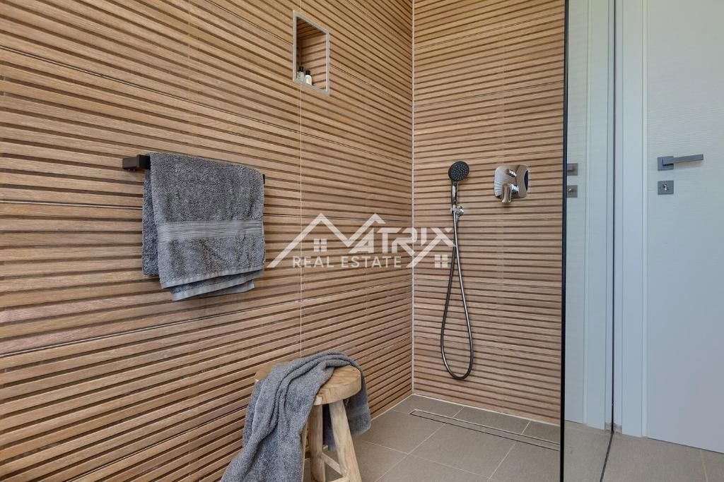 Fažana okolica, Moderna hiša z bazenom blizu morja!