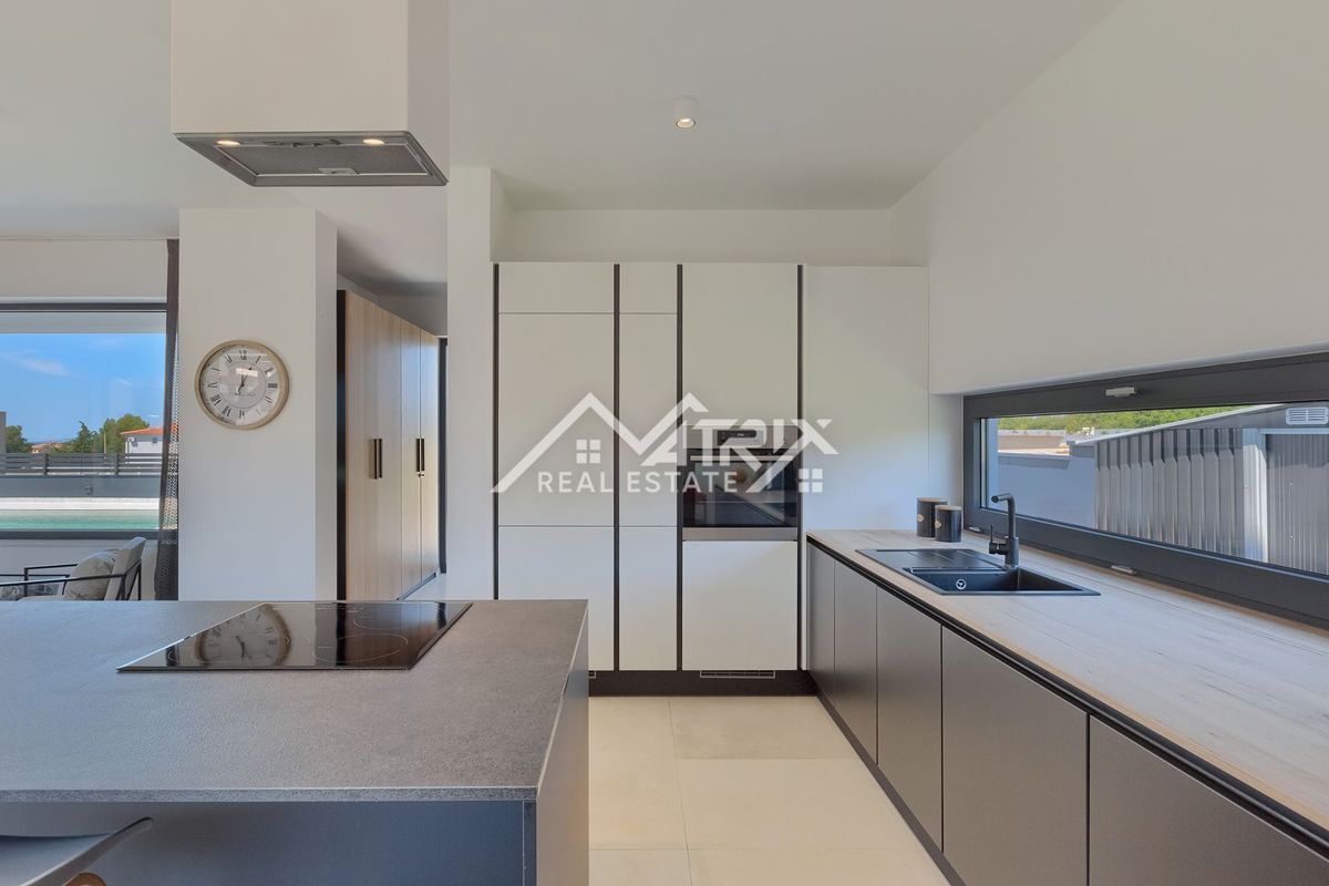 Fažana okolica, Moderna hiša z bazenom blizu morja!