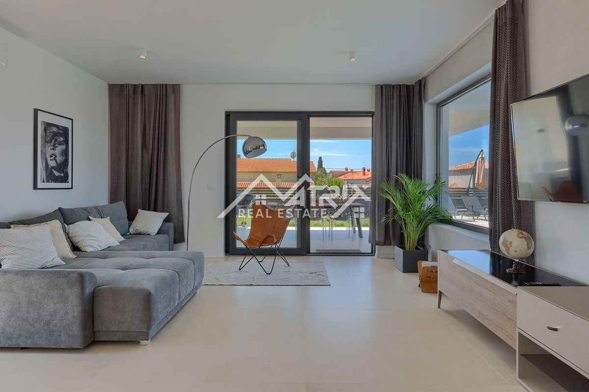 Fažana okolica, Moderna hiša z bazenom blizu morja!