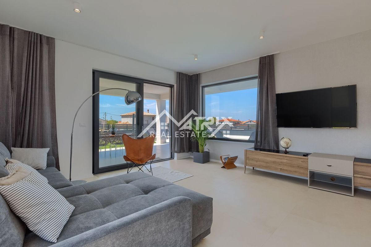 Fažana okolica, Moderna hiša z bazenom blizu morja!