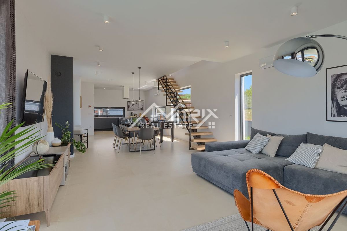 Fažana okolica, Moderna hiša z bazenom blizu morja!