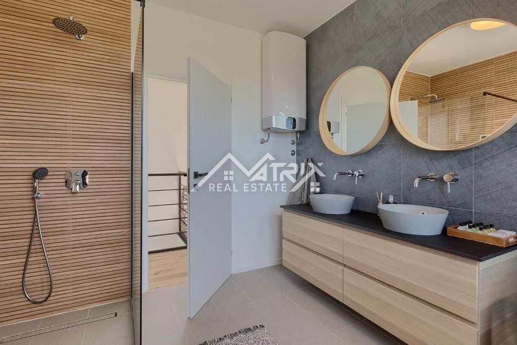 Fažana okolica, Moderna hiša z bazenom blizu morja!