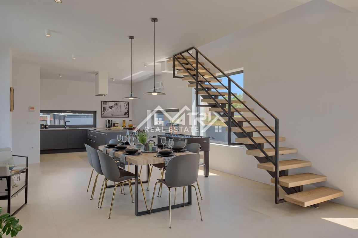 Fažana okolica, Moderna hiša z bazenom blizu morja!