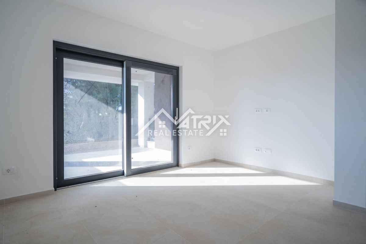 Medulin, trisobno stanovanje z balkonom in 2 parkirišči