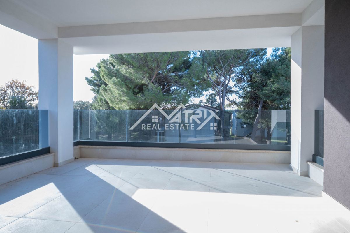 Medulin, trisobno stanovanje z balkonom in 2 parkirišči