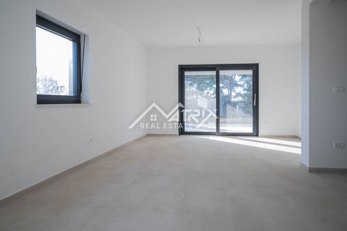 Medulin, trisobno stanovanje z balkonom in 2 parkirišči