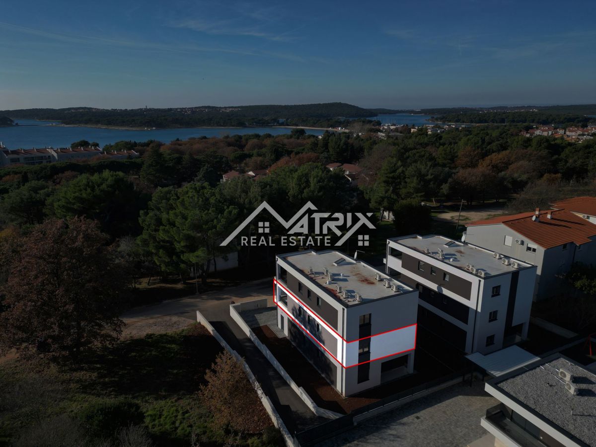 Medulin, trisobno stanovanje z balkonom in 2 parkirišči