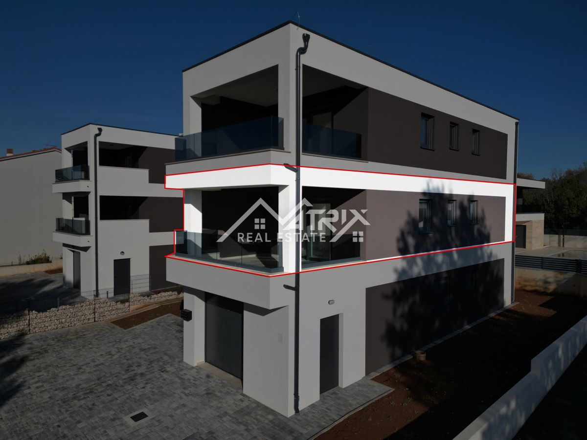 Medulin, trisobno stanovanje z balkonom in 2 parkirišči