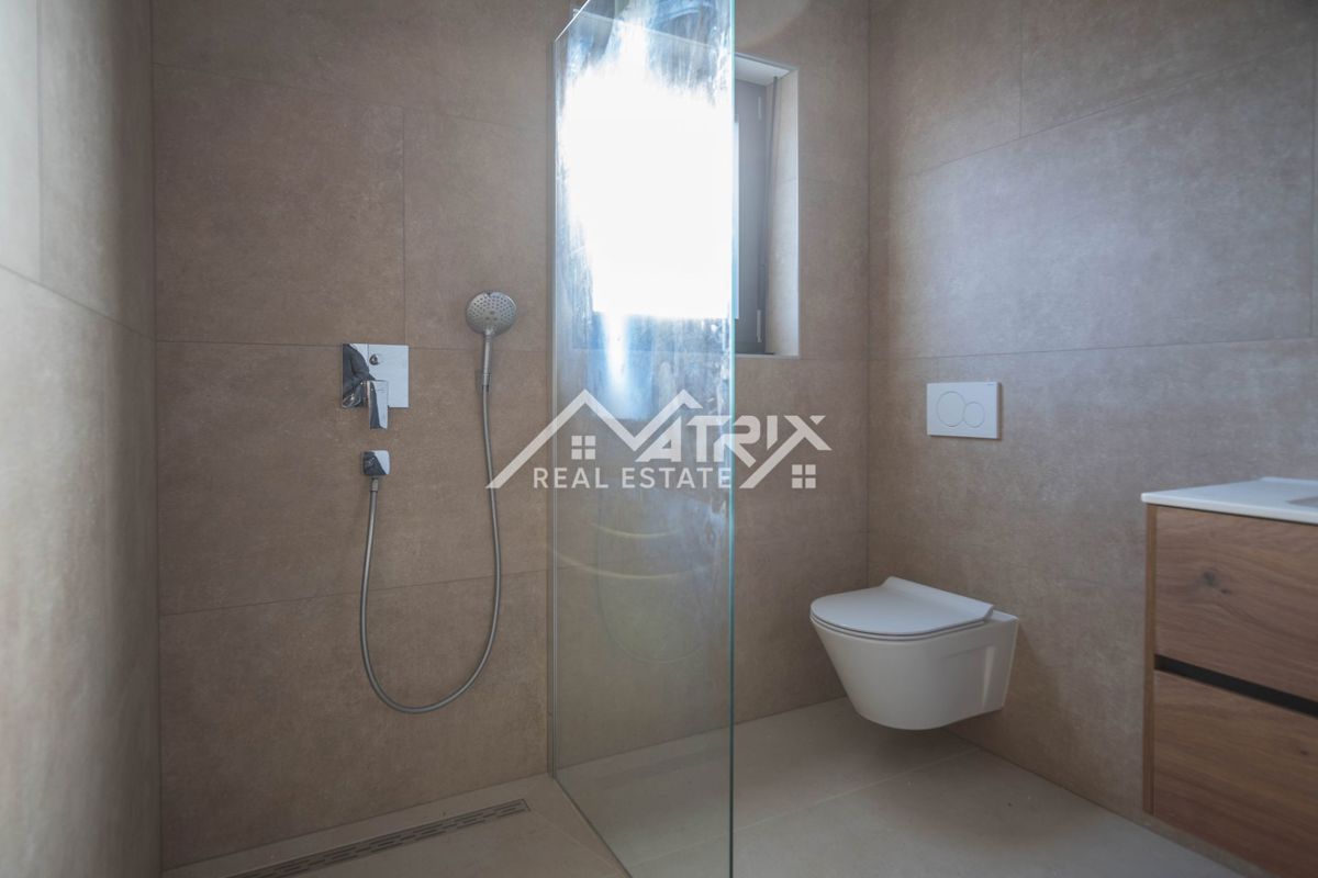 Medulin, trisobno stanovanje z balkonom in 2 parkirišči