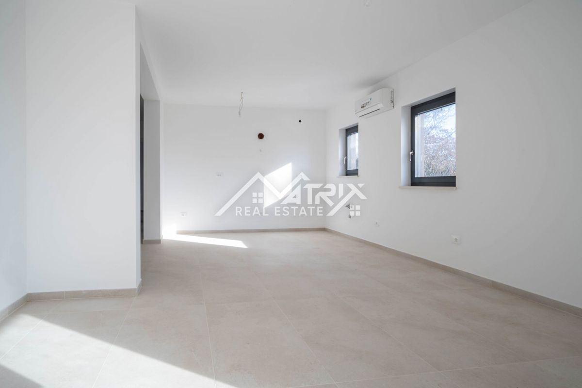 Medulin, trisobno stanovanje z balkonom in 2 parkirišči