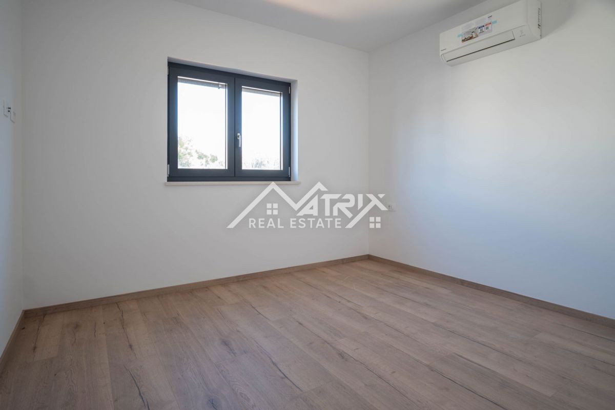 Medulin, trisobno stanovanje z balkonom in 2 parkirišči