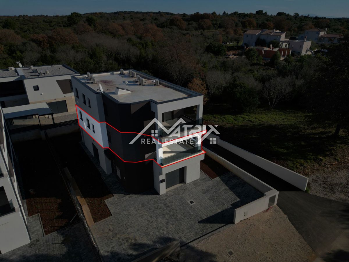 Medulin, trisobno stanovanje z balkonom in 2 parkirišči