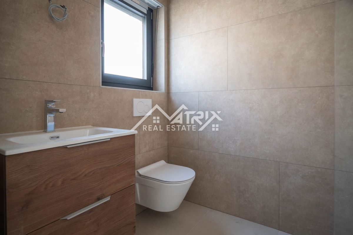 Medulin, trisobno stanovanje z balkonom in 2 parkirišči