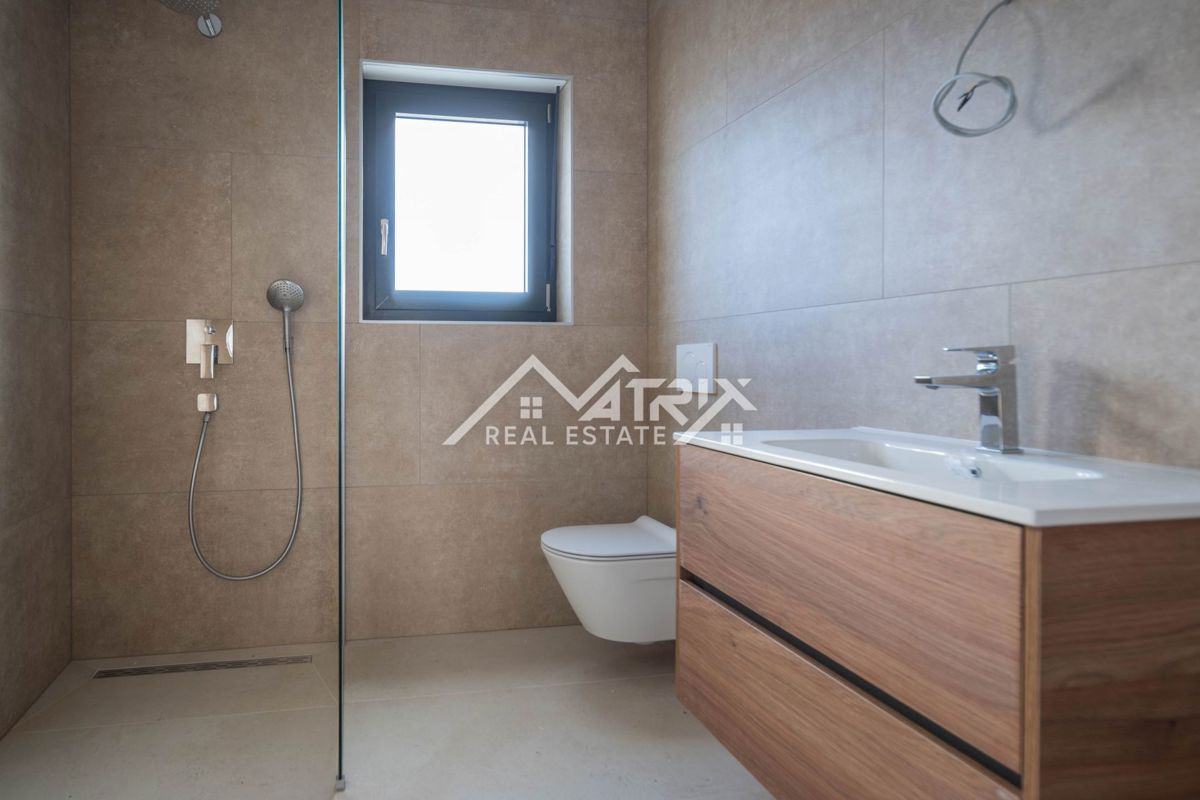 Medulin, trisobno stanovanje z balkonom in 2 parkirišči