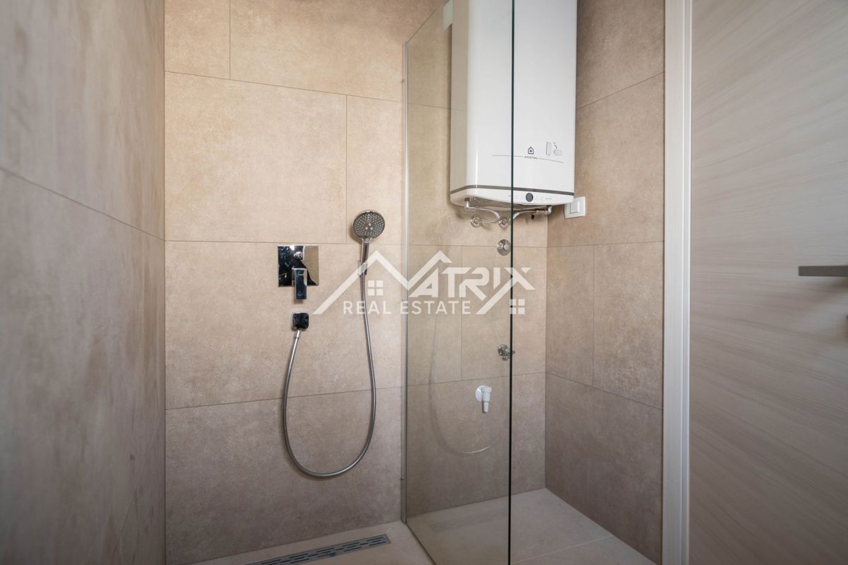 Medulin, trisobno stanovanje z balkonom in 2 parkirišči