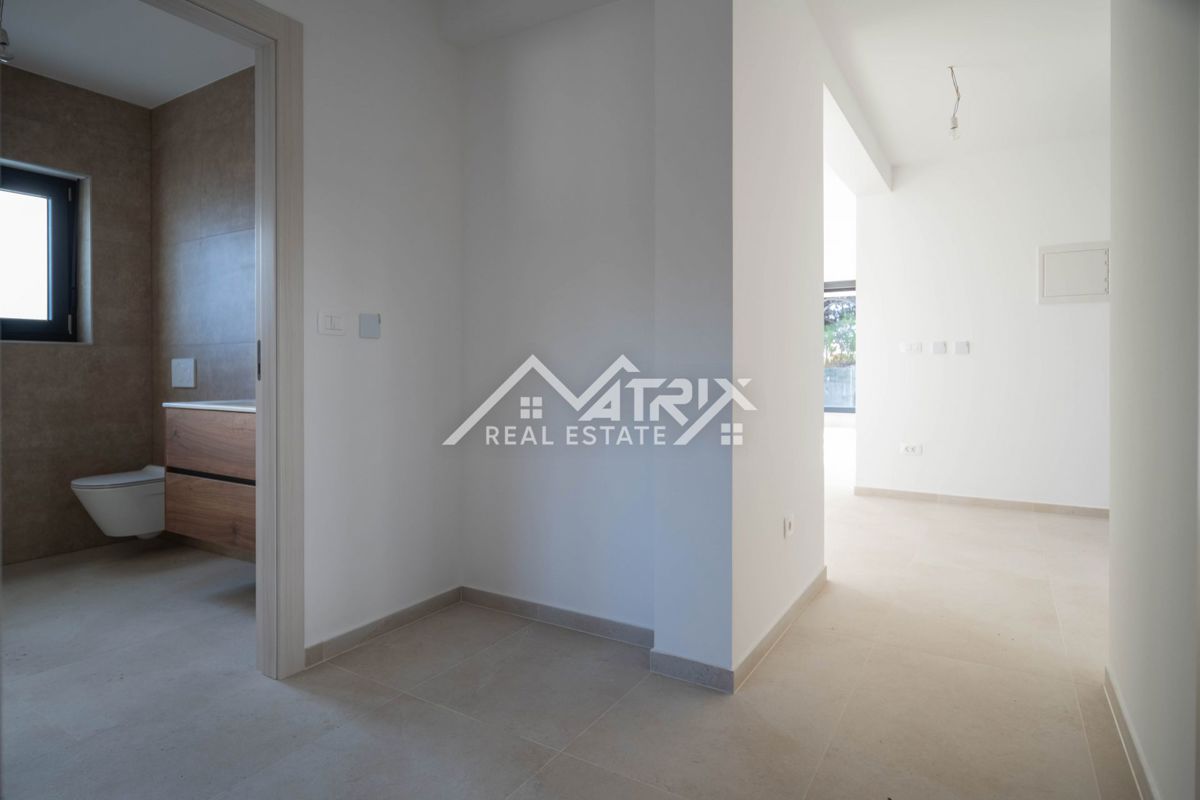 Medulin, trisobno stanovanje z balkonom in 2 parkirišči