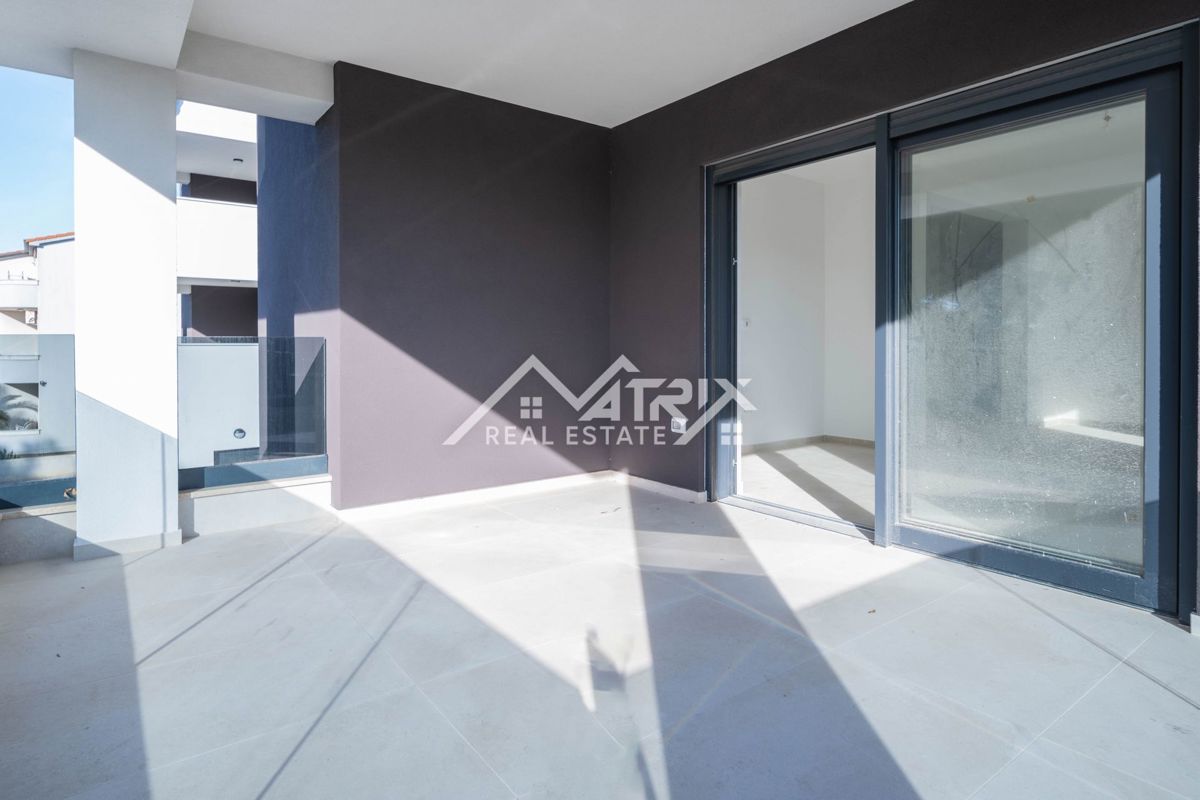 Medulin, trisobno stanovanje z balkonom in 2 parkirišči