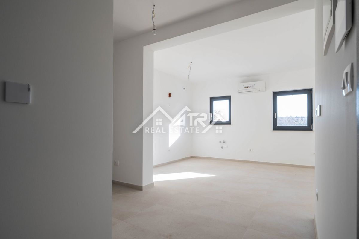 Medulin, trisobno stanovanje z balkonom in 2 parkirišči