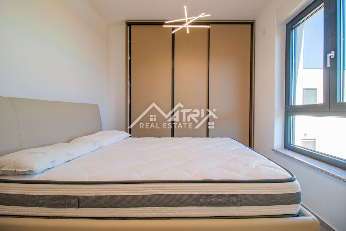 Medulin, stan s krovnom terasom 1 km od mora, Novogradnja!