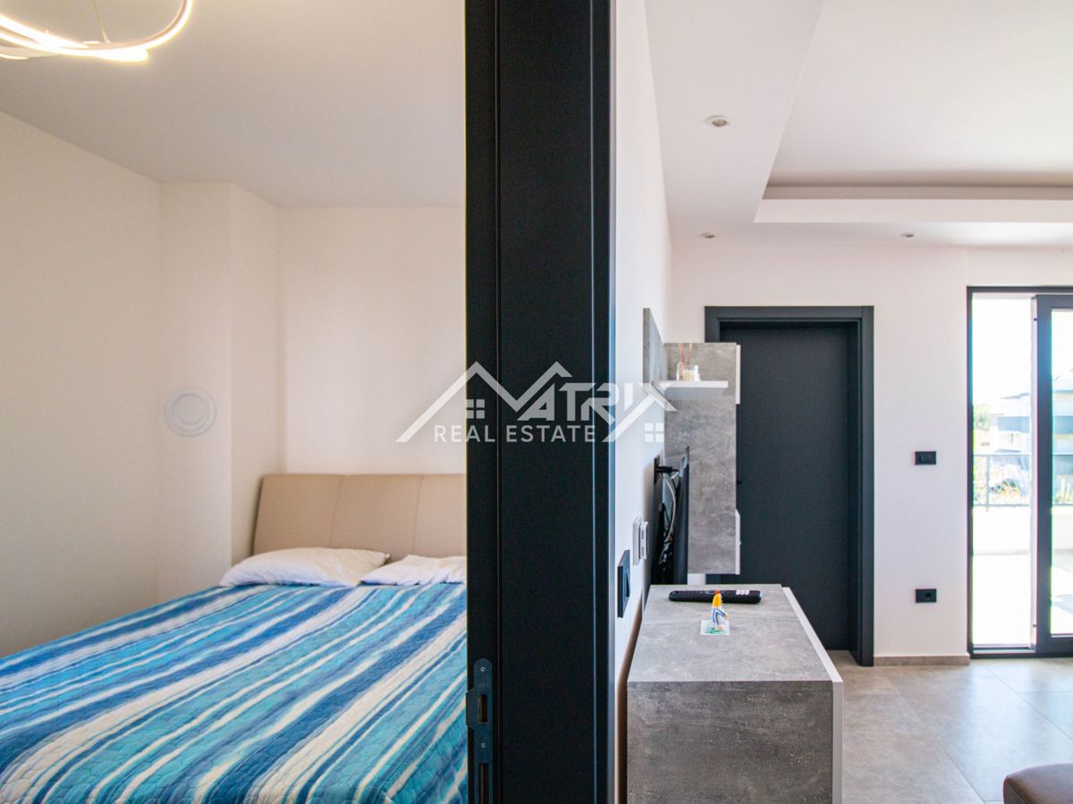 Medulin, stan s krovnom terasom 1 km od mora, Novogradnja!