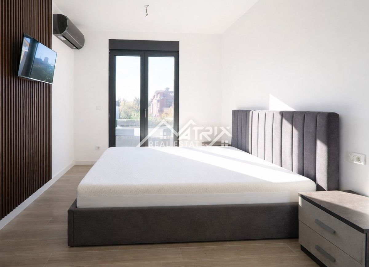 Poreč, Moderno opremljen stan u novogradnji 400 m od plaže!