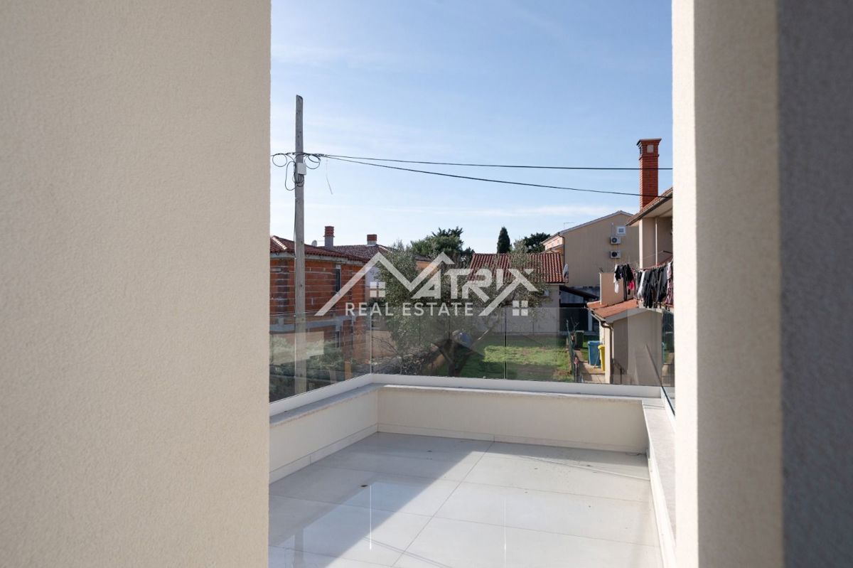 Medulin, Moderna hiša z bazenom in pogledom na morje