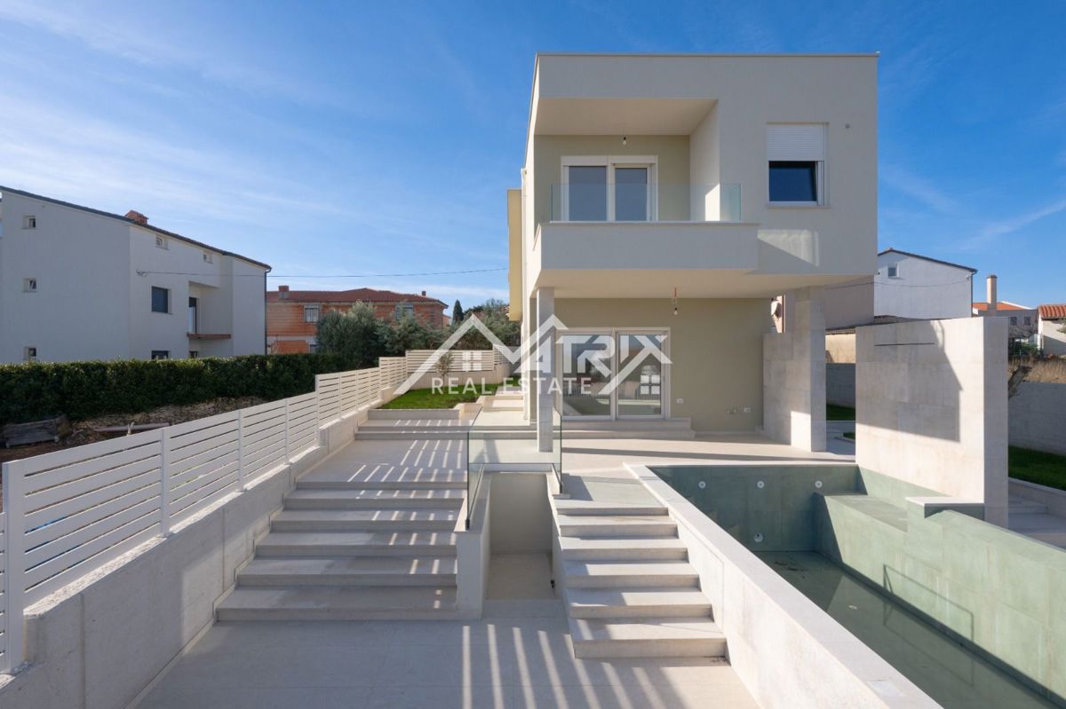 Medulin, Moderna hiša z bazenom in pogledom na morje