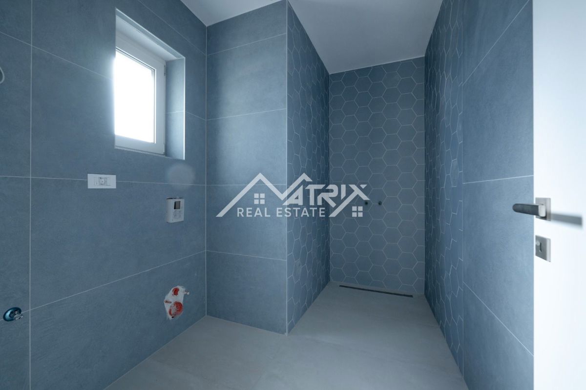 Medulin, Moderna hiša z bazenom in pogledom na morje