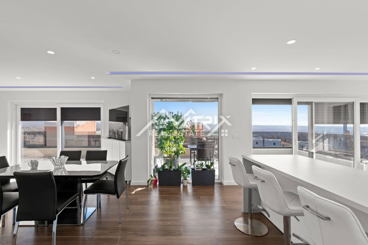 Poreč, luksuzni penthouse s pogledom na morje, Novo!