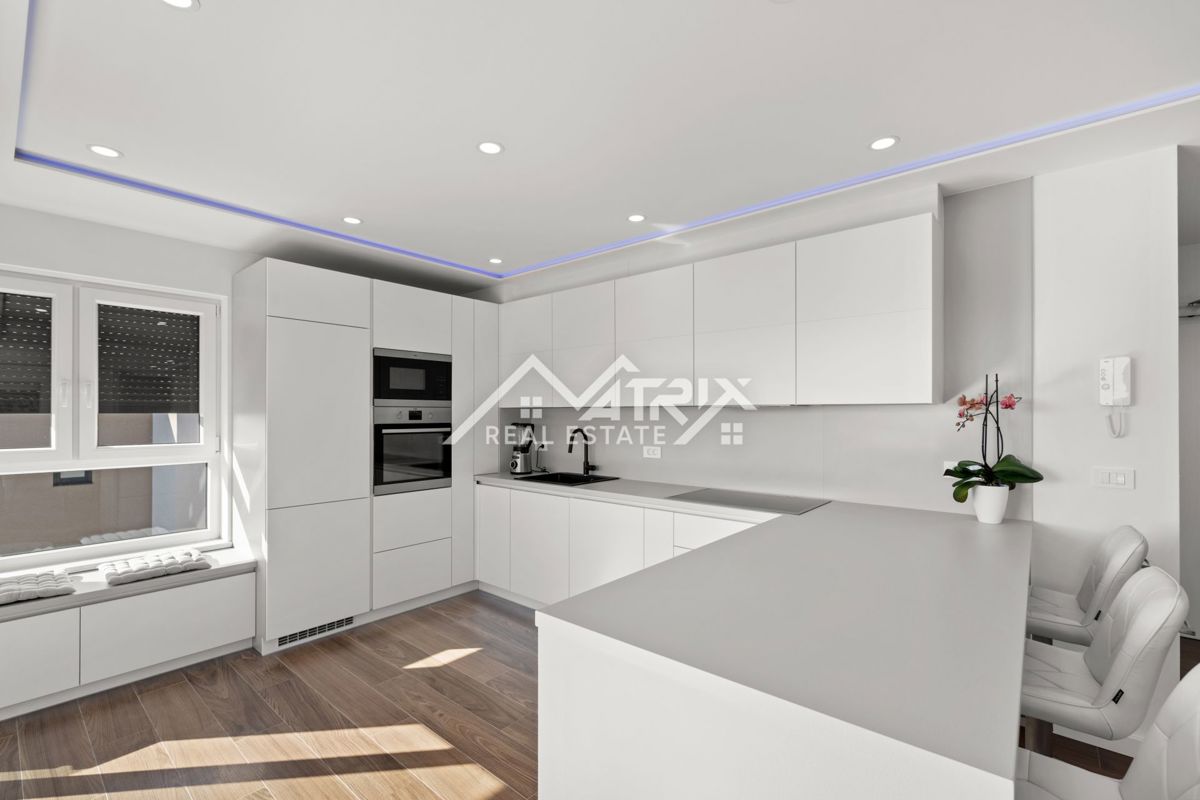 Poreč, luksuzni penthouse s pogledom na morje, Novo!