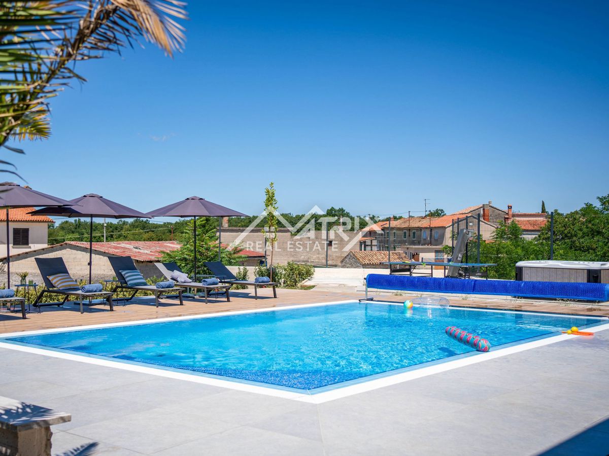 Poreč okolica - Moderna vila z bazenom, jacuzzijem in savno