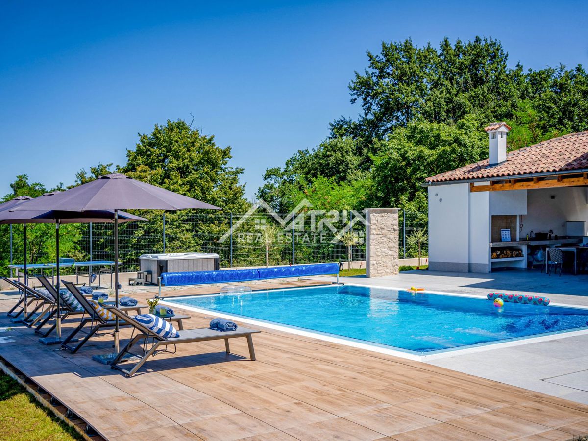 Poreč okolica - Moderna vila z bazenom, jacuzzijem in savno