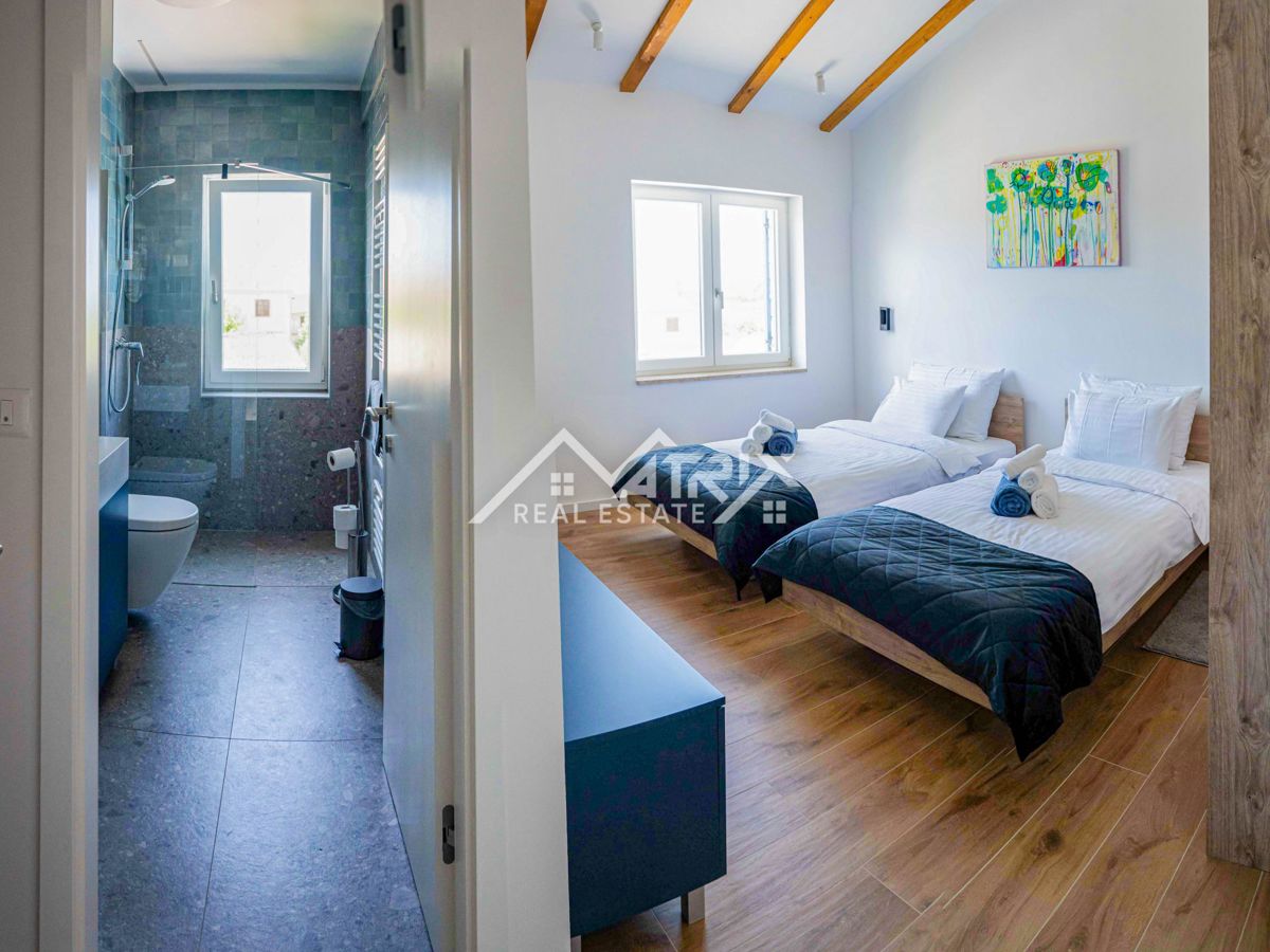 Poreč okolica - Moderna vila z bazenom, jacuzzijem in savno