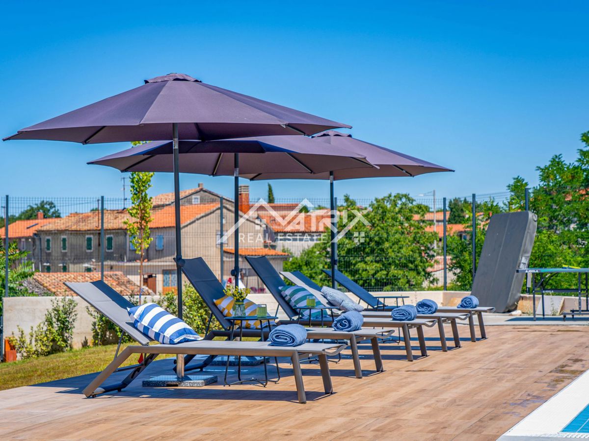 Poreč okolica - Moderna vila z bazenom, jacuzzijem in savno