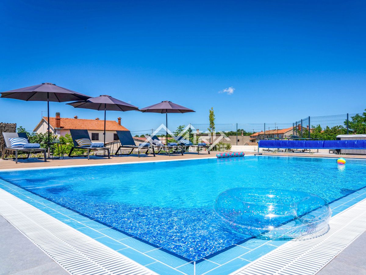 Poreč okolica - Moderna vila z bazenom, jacuzzijem in savno