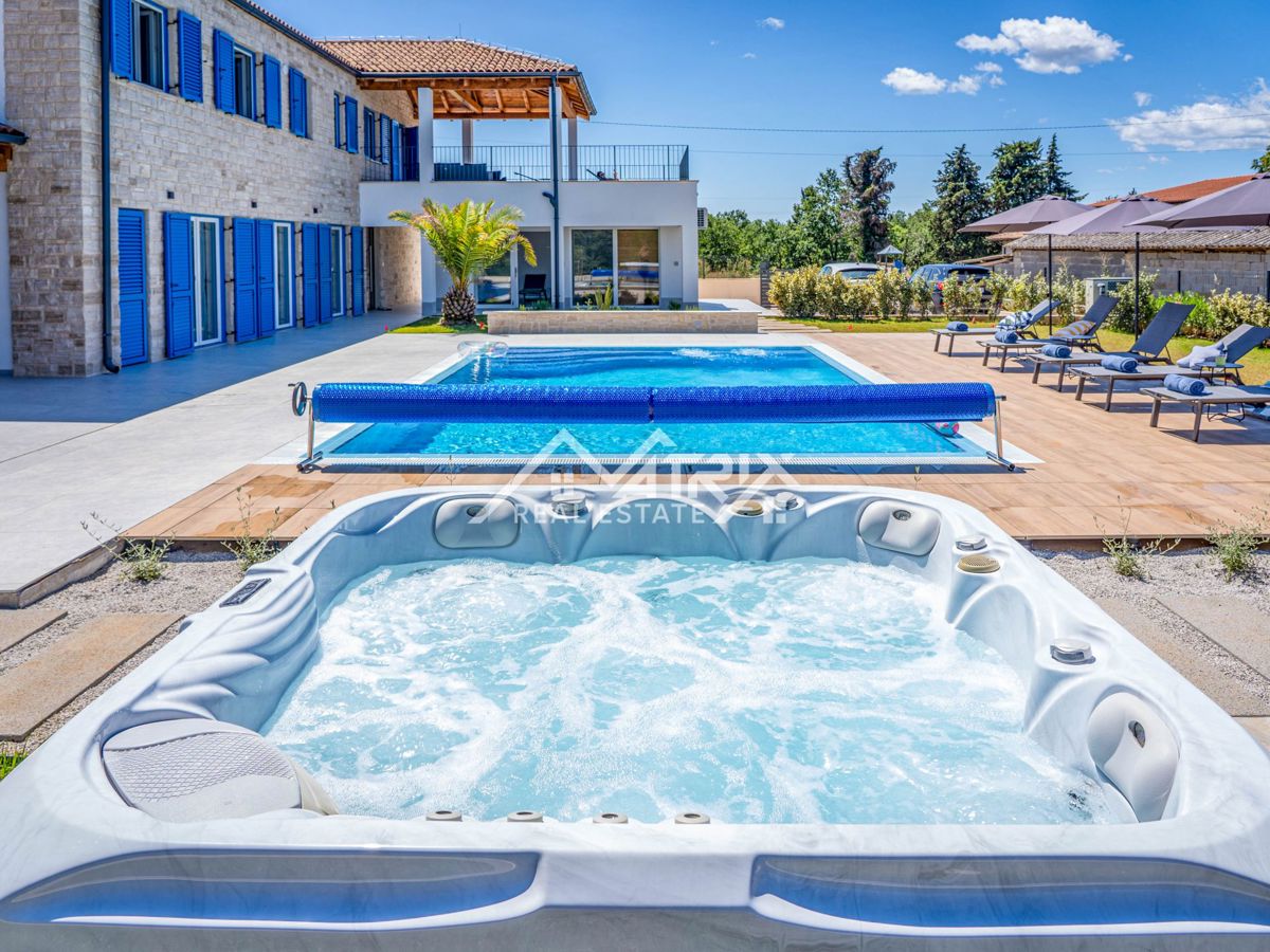 Poreč okolica - Moderna vila z bazenom, jacuzzijem in savno