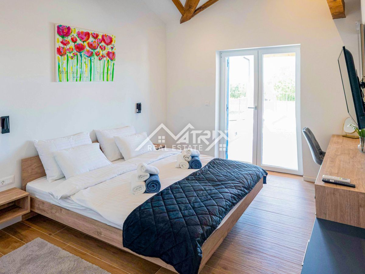 Poreč okolica - Moderna vila z bazenom, jacuzzijem in savno